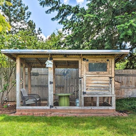 Central Medford Family Retreat With Large Yard! エクステリア 写真