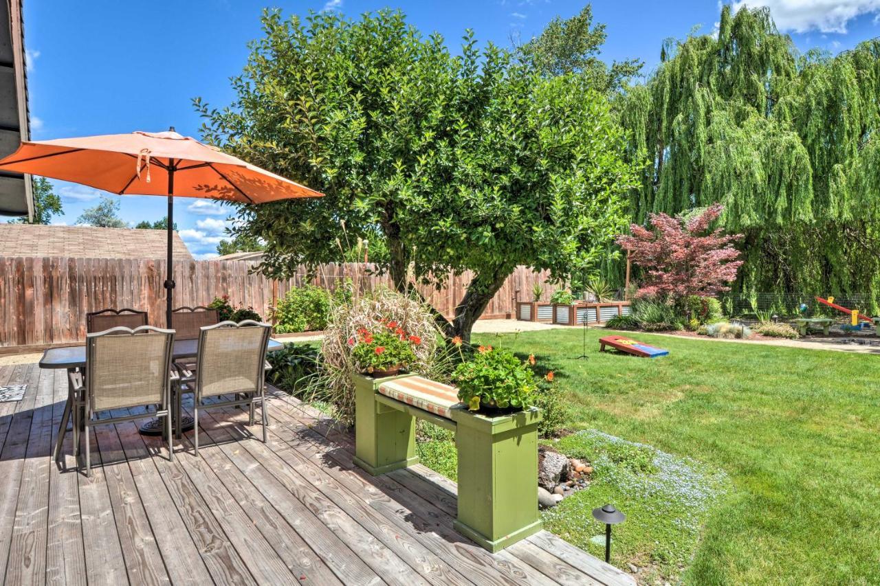 Central Medford Family Retreat With Large Yard! エクステリア 写真