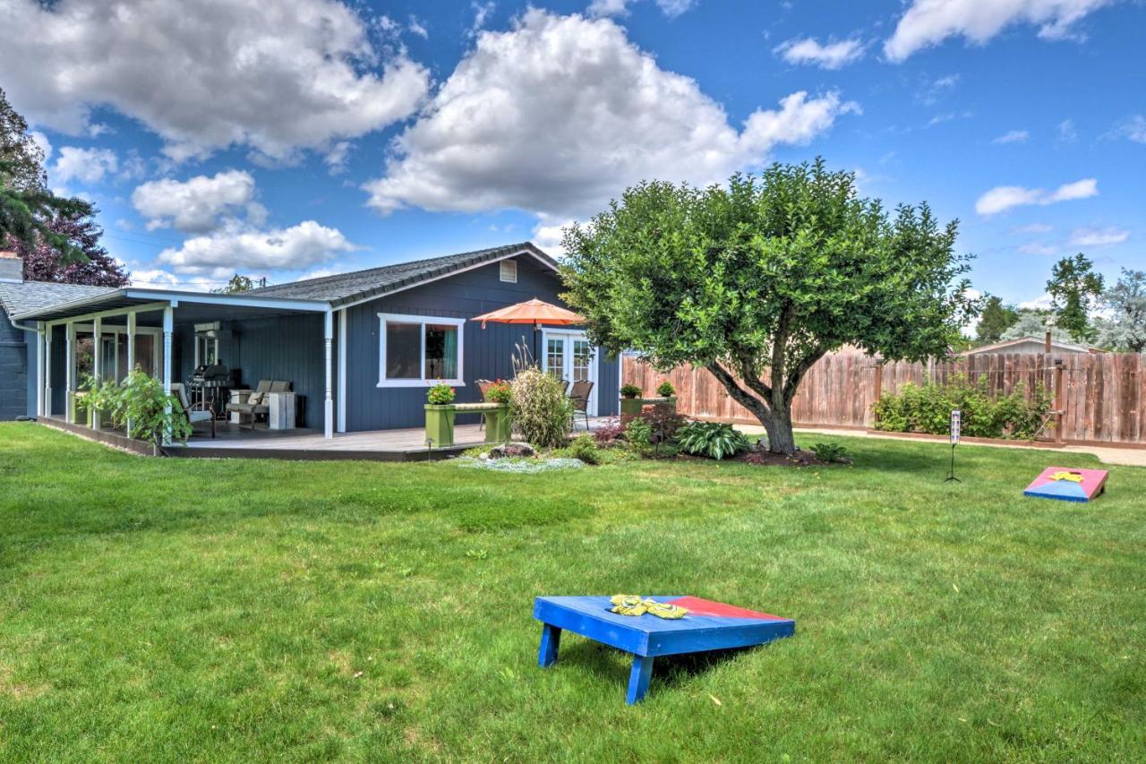 Central Medford Family Retreat With Large Yard! エクステリア 写真