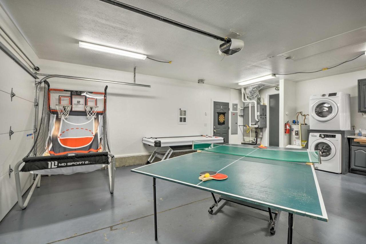 Central Medford Family Retreat With Large Yard! エクステリア 写真
