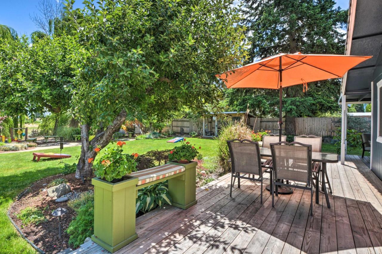 Central Medford Family Retreat With Large Yard! エクステリア 写真