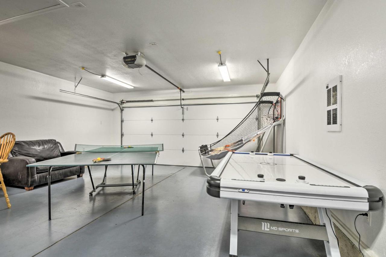 Central Medford Family Retreat With Large Yard! エクステリア 写真