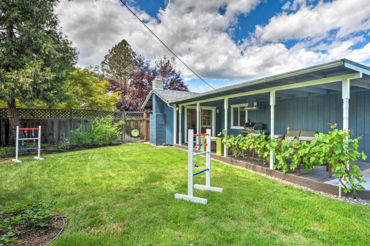 Central Medford Family Retreat With Large Yard! エクステリア 写真