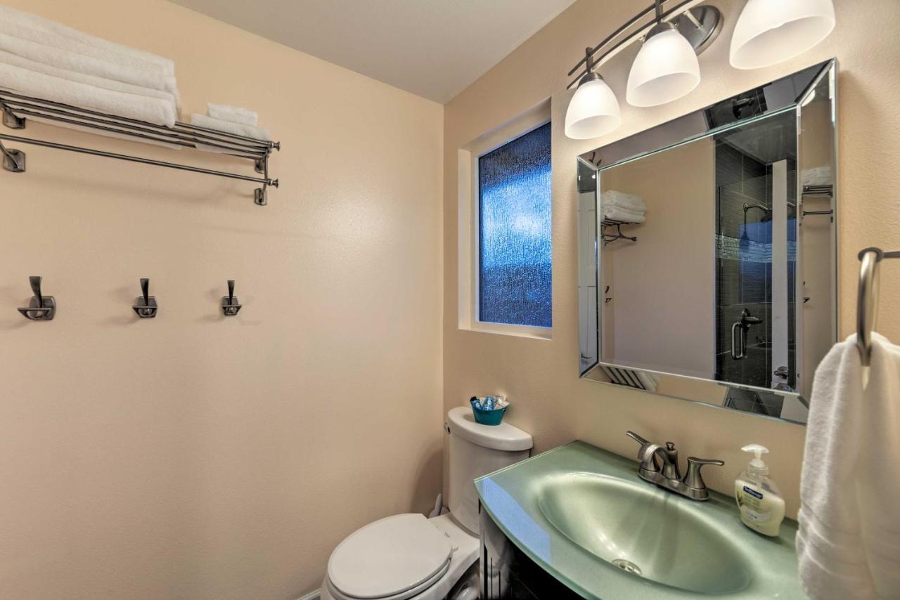 Central Medford Family Retreat With Large Yard! エクステリア 写真