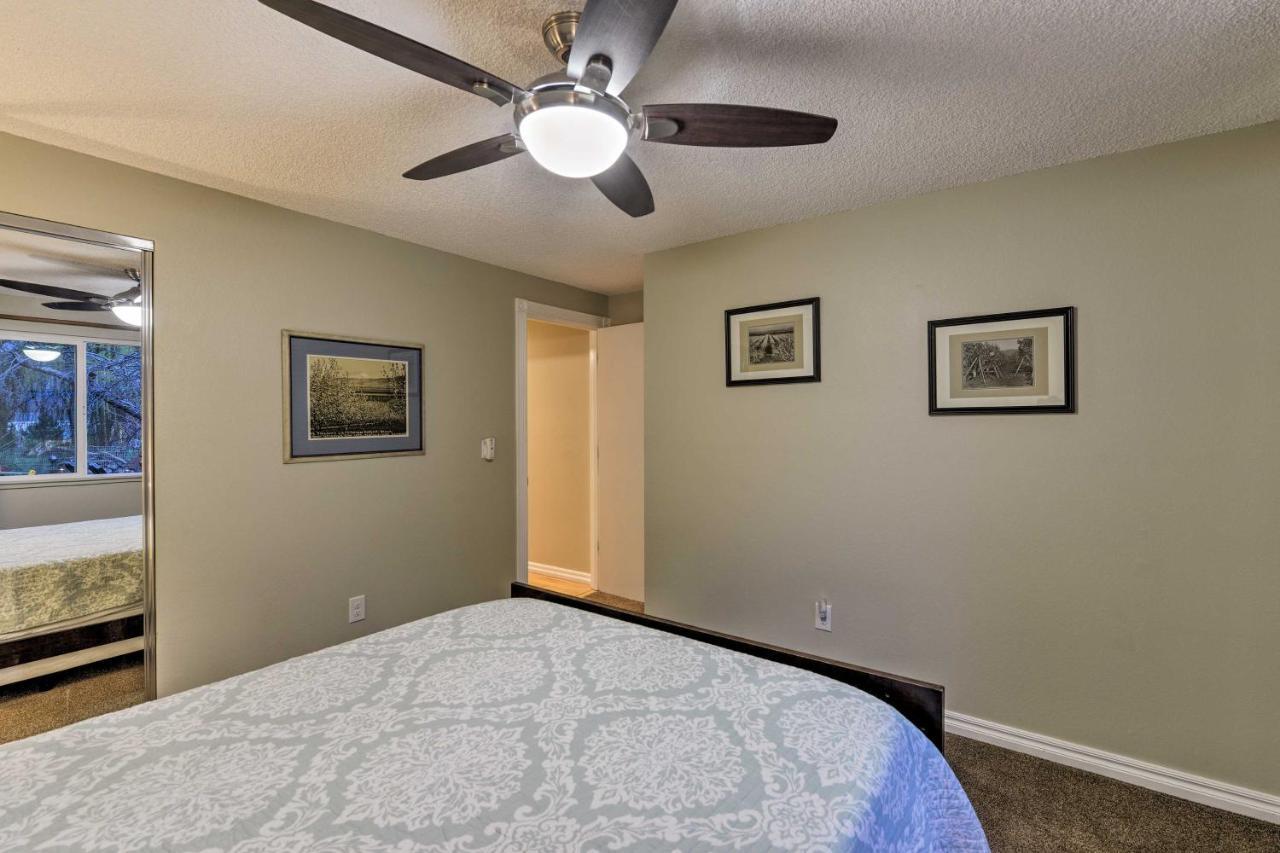 Central Medford Family Retreat With Large Yard! エクステリア 写真