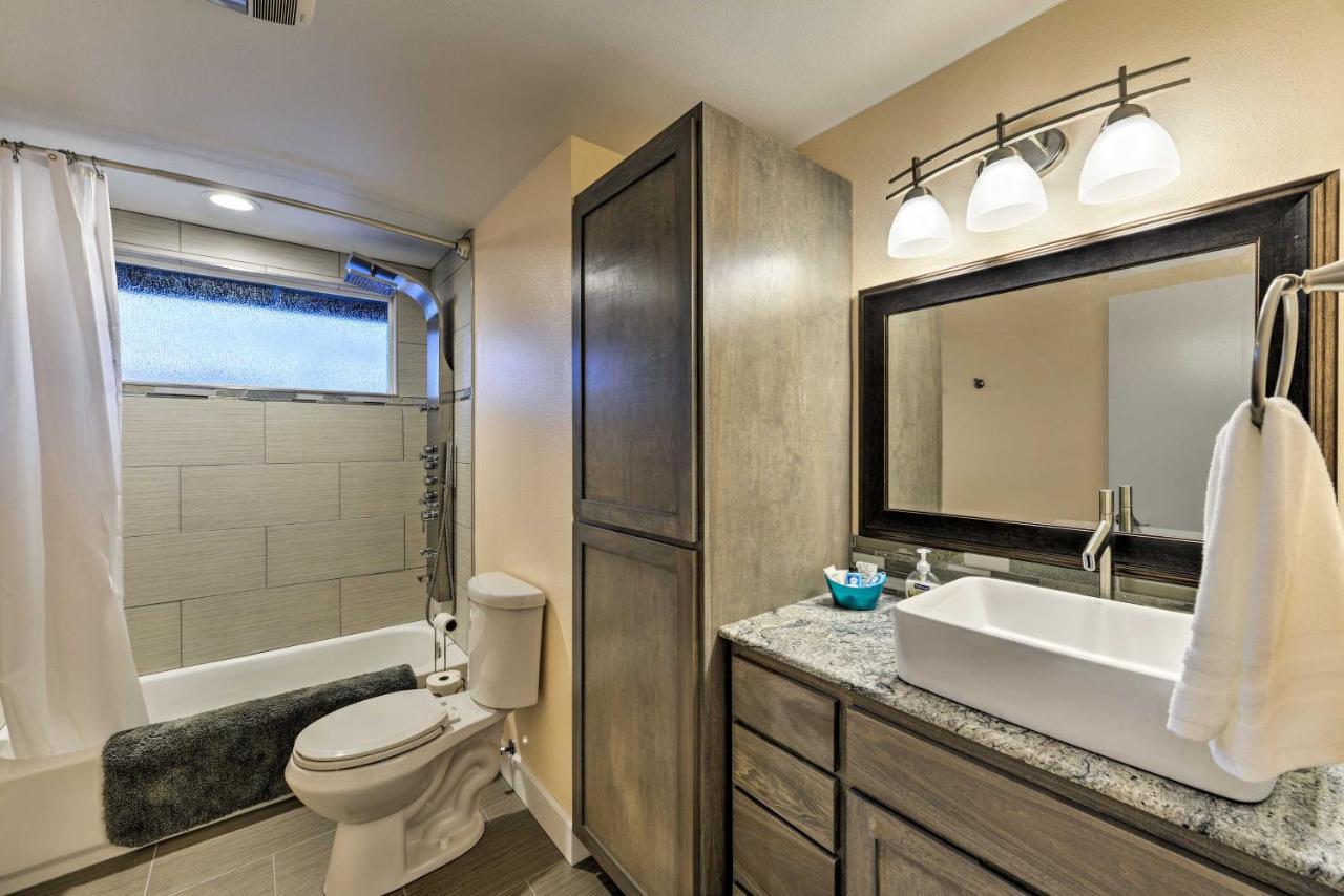 Central Medford Family Retreat With Large Yard! エクステリア 写真